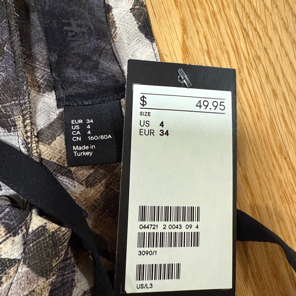 Animal Print Ruffled Dress - Picture 4 of 4